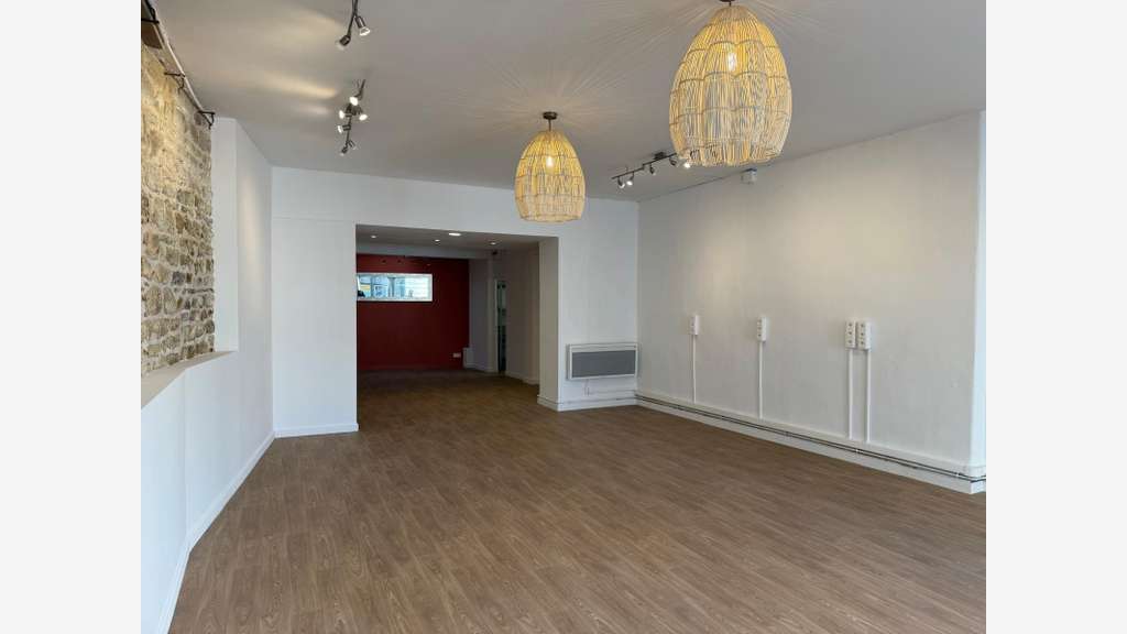Local rénové 70m² en rue piétonne à Quimper