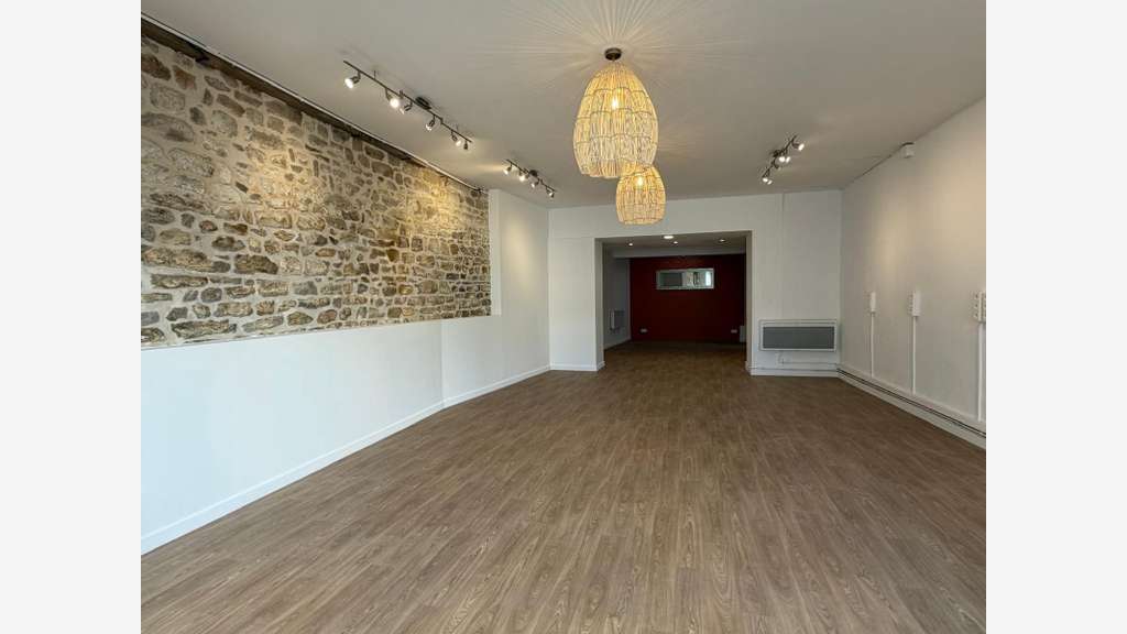 Local rénové 70m² en rue piétonne à Quimper