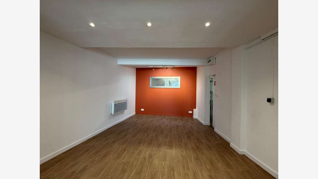 Local rénové 70m² en rue piétonne à Quimper