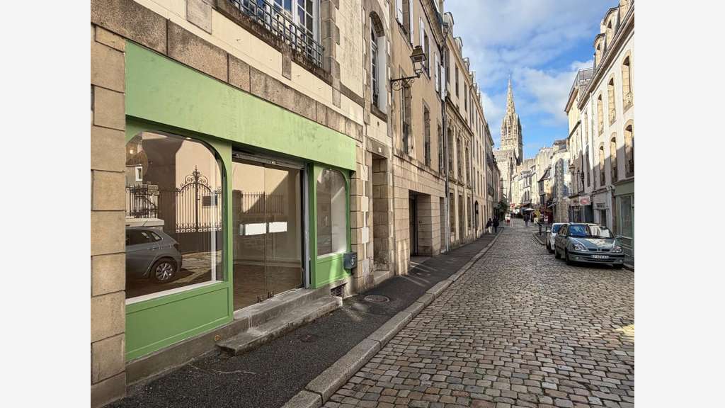 Local rénové 70m² en rue piétonne à Quimper