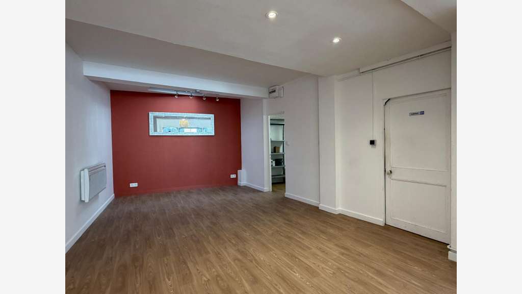 Local rénové 70m² en rue piétonne à Quimper