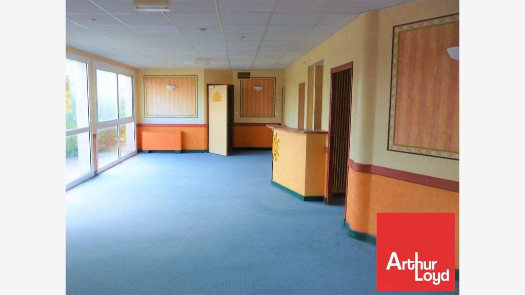 AV local commercial 300m² à Chasseneuil-du-Poitou