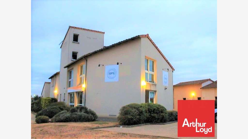 AV local commercial 300m² à Chasseneuil-du-Poitou