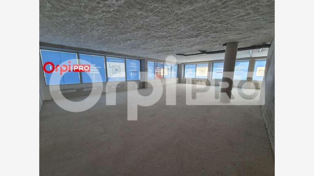 Local commercial 194m² à vendre à Reims