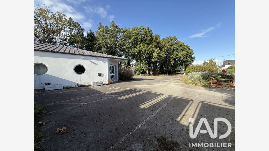 Vente local sur superbe terrain à Riantec