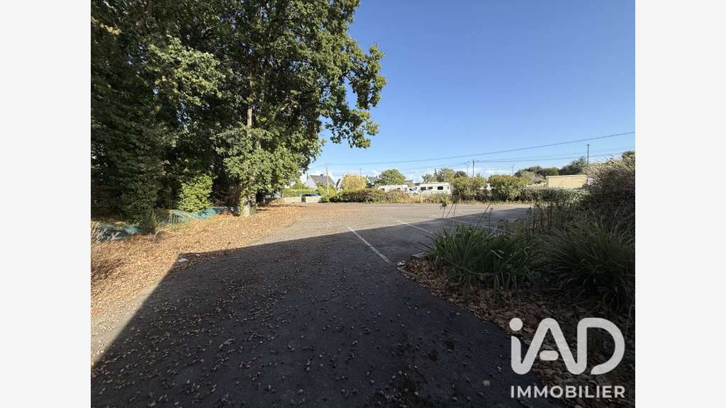 Vente local sur superbe terrain à Riantec