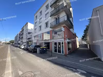 AV locaux commerciaux 420m² Nantes Route de Vannes