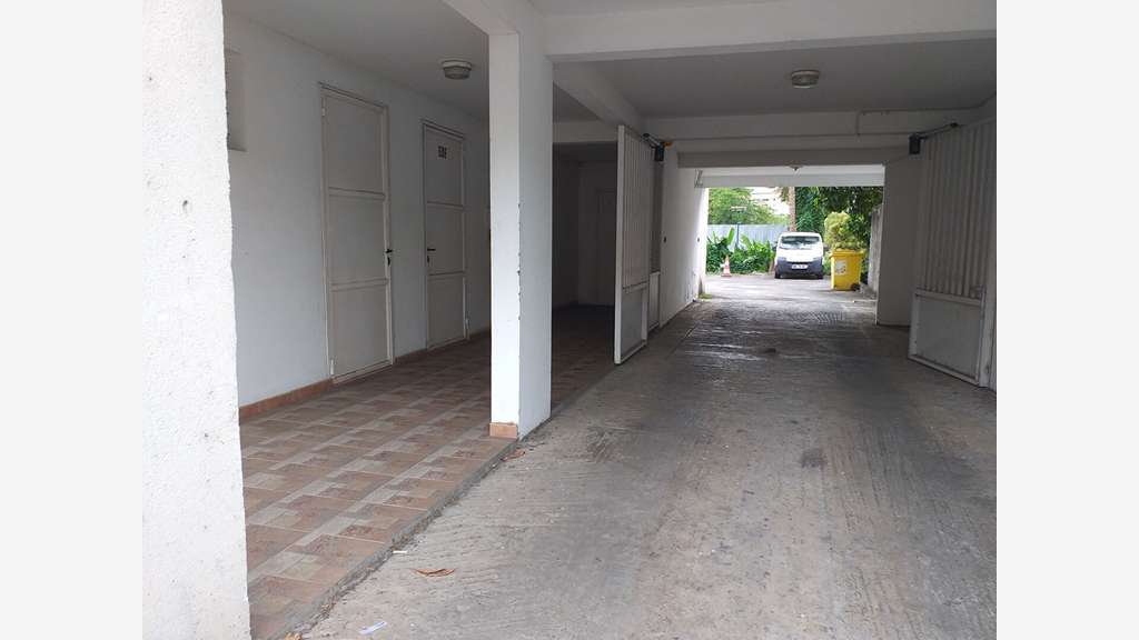 A vendre local commercial 103m² à Saint Esprit