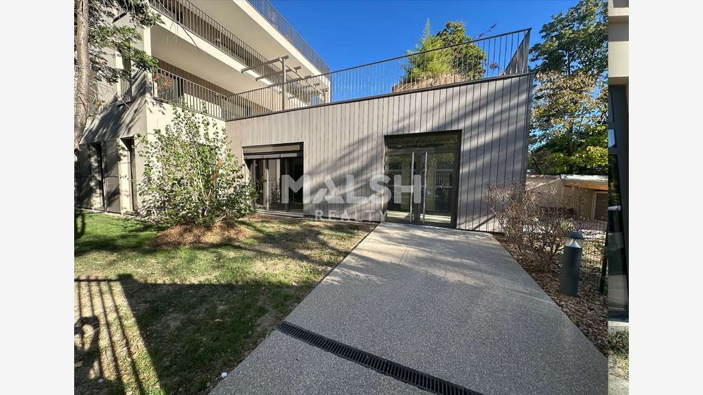 Local commercial 149m² à vendre à Saint Genis