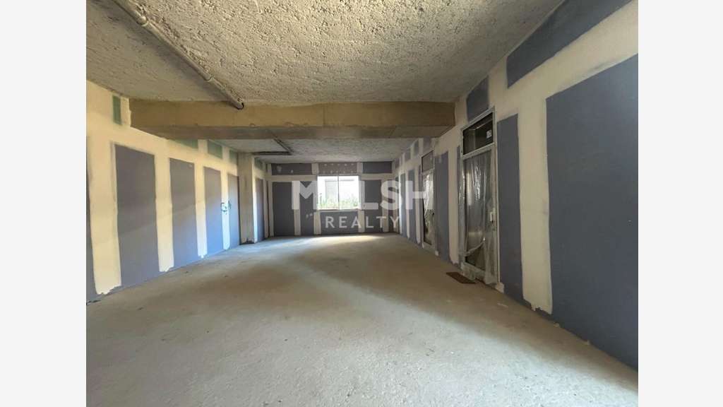 Local commercial 149m² à vendre à Saint Genis