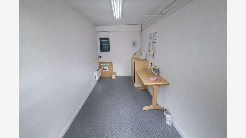 Local 600m² à vendre à Saint-Hilaire-la-Palud