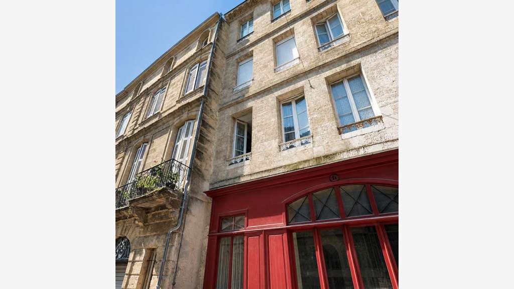 Local 104m² avec mezzanine et bureau à Bordeaux
