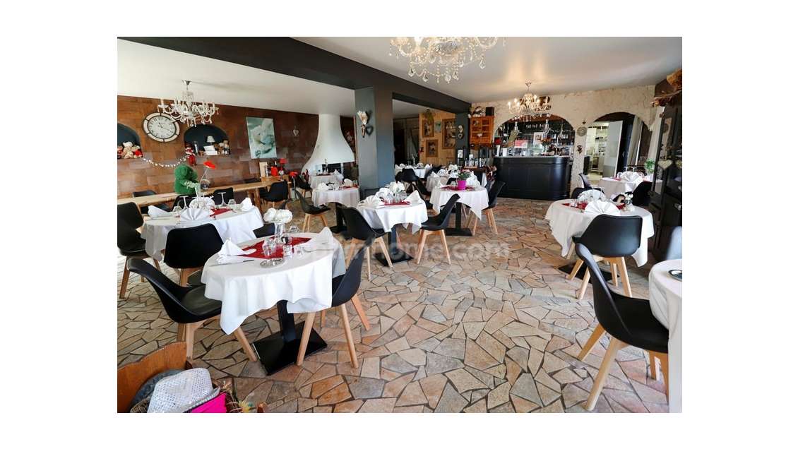 AV local 205m² + appartement 140m² à St Nizier