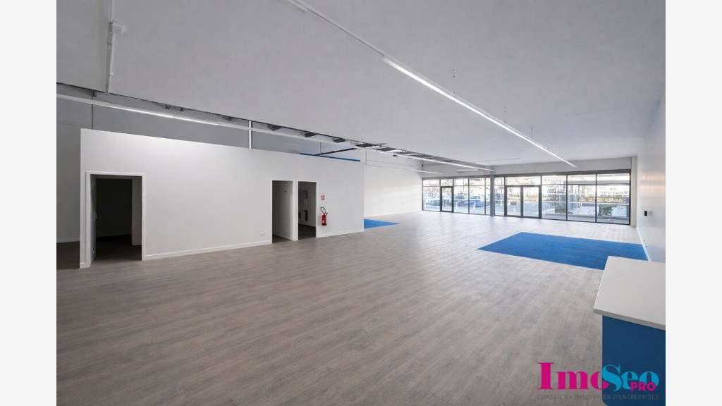 Vente local commercial 325m² en ZAC Sainte-Eulalie