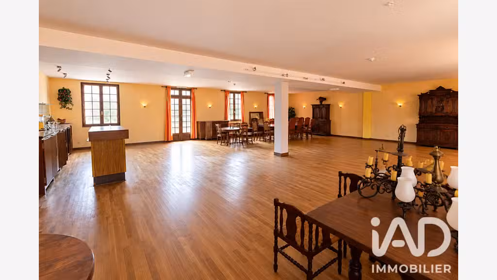 Vente local commercial 910m² à Sauviat-sur-Vige