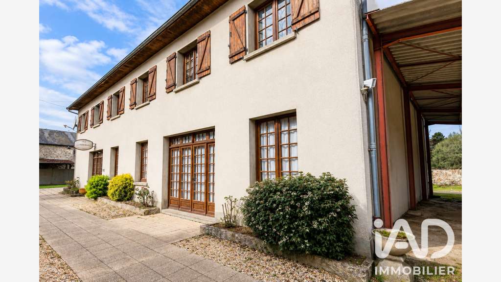 Vente local commercial 910m² à Sauviat-sur-Vige