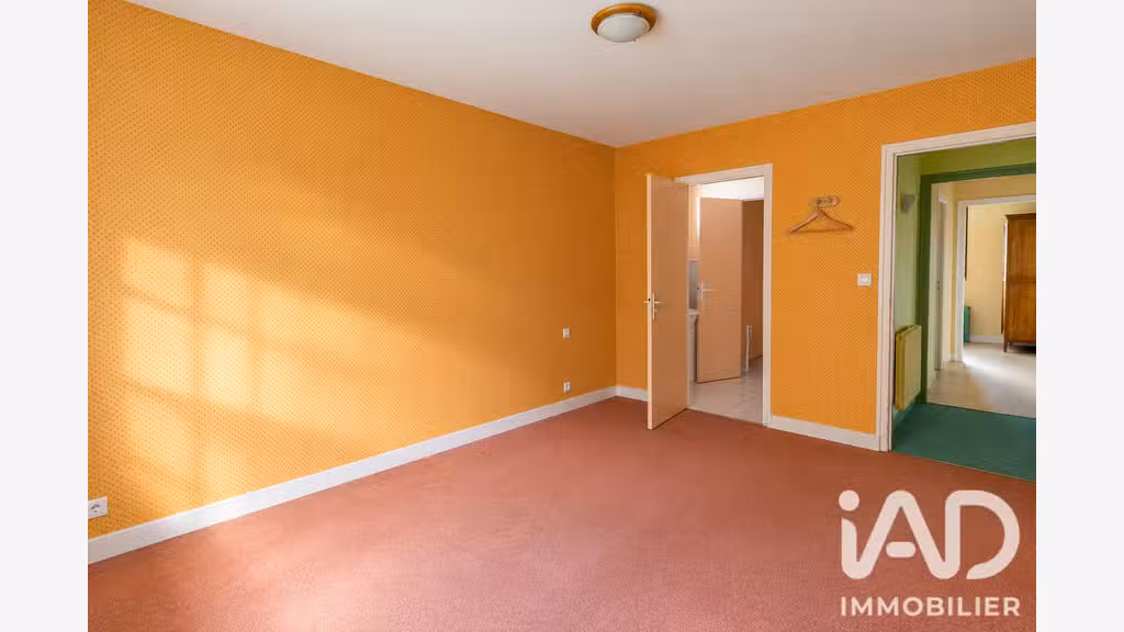 Vente local commercial 910m² à Sauviat-sur-Vige