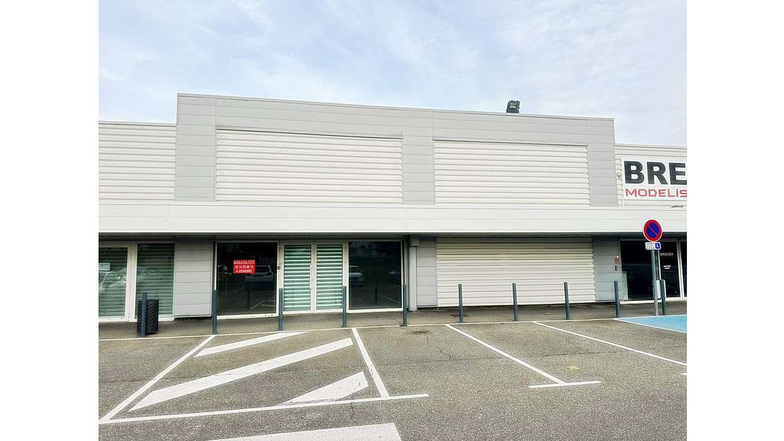 Vente local commercial 355m² zone comm de  Peipin