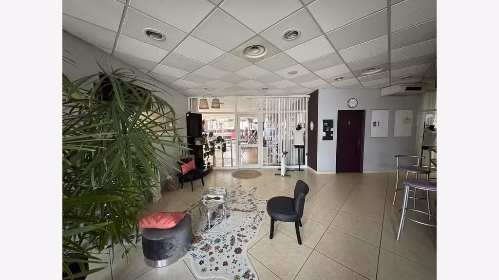 Local commercial 956m² à vendre sur Valence 