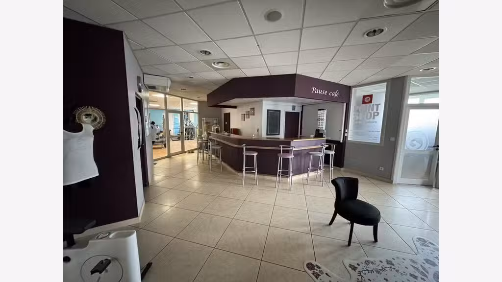 Local commercial 956m² à vendre sur Valence 