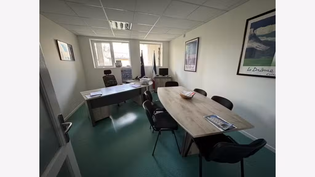 Local commercial 956m² à vendre sur Valence 
