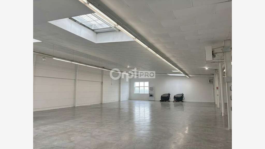Très joli local commercial à vendre à Vedène D942