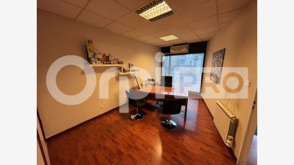Joli local commercial 71m² centre Villefranche
