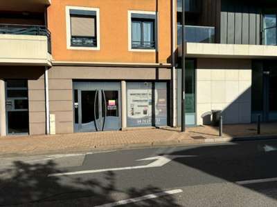 Joli local commercial 71m² centre Villefranche