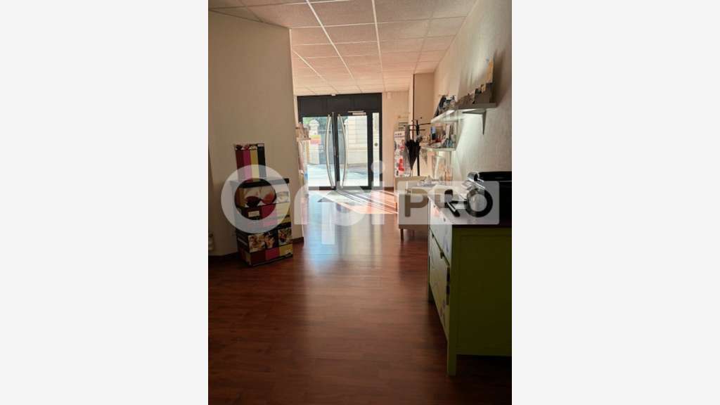 Joli local commercial 71m² centre Villefranche