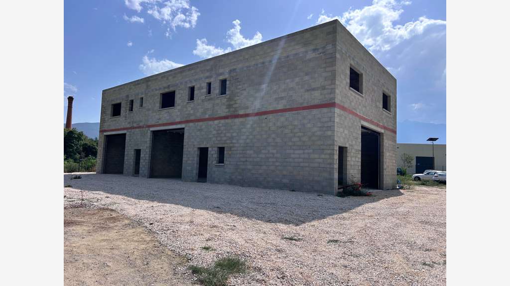 Local commercial 375m² à vendre à Vinça