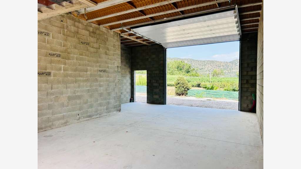 Local commercial 375m² à vendre à Vinça