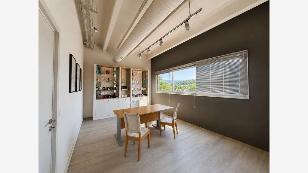 Exclu local d’activité 940m² à vendre à Grasse