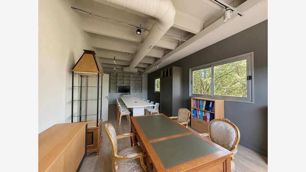Exclu local d’activité 940m² à vendre à Grasse