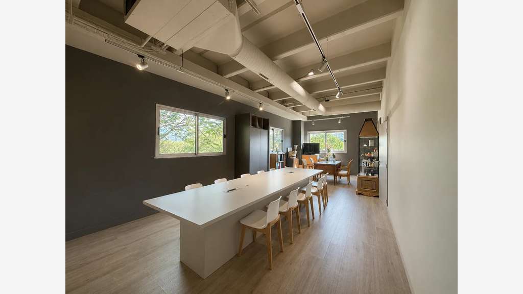 Exclu local d’activité 940m² à vendre à Grasse