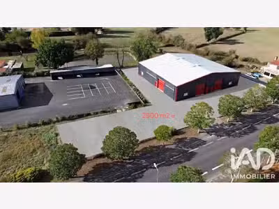 Vente local d'activité avec parkings à Pompaire
