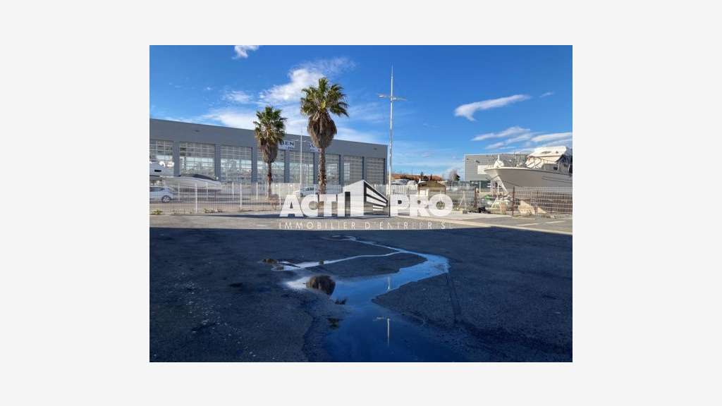 Vente local 280 m² zone portuaire de Saint-Cyprien