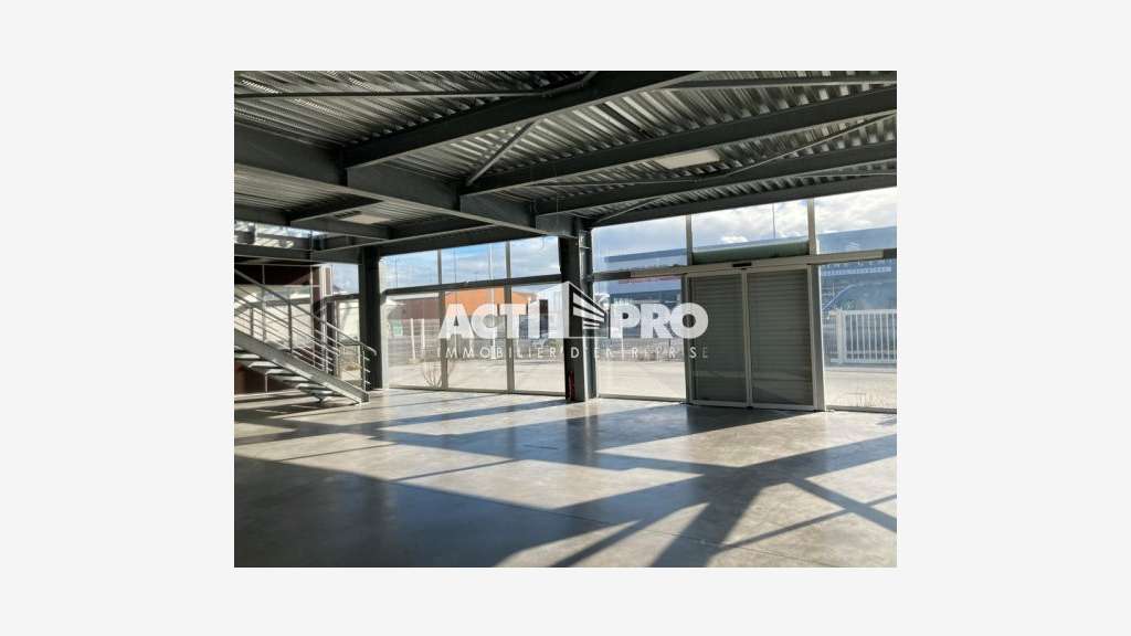 Vente local 280 m² zone portuaire de Saint-Cyprien