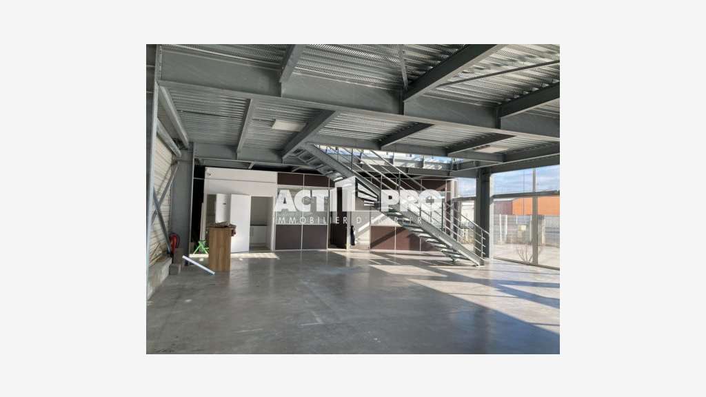 Vente local 280 m² zone portuaire de Saint-Cyprien