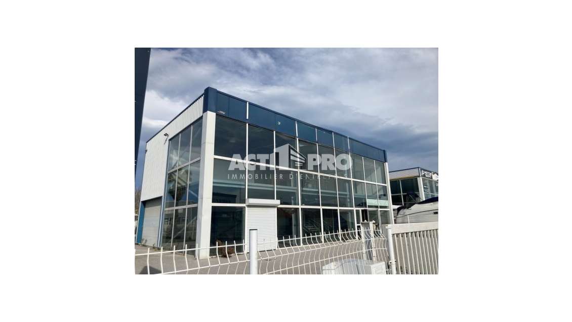 Vente local 280m² zone portuaire de Saint-Cyprien