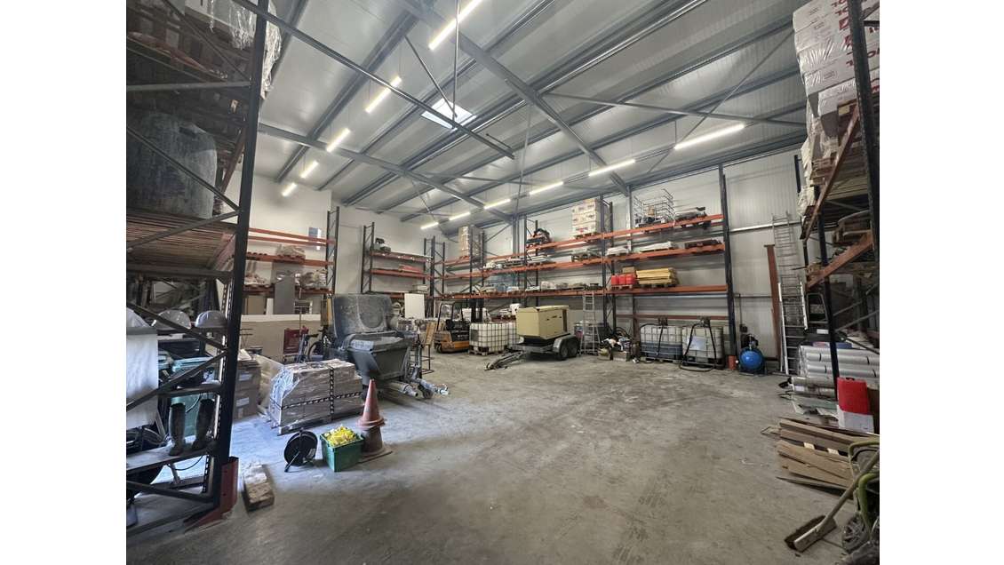 Vente local d'activité 370m² en parfait état Saran