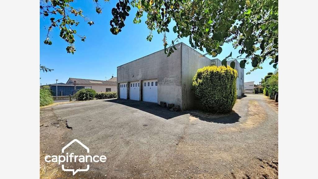 Local d'activité 260m² + logement 132m² à Thouars