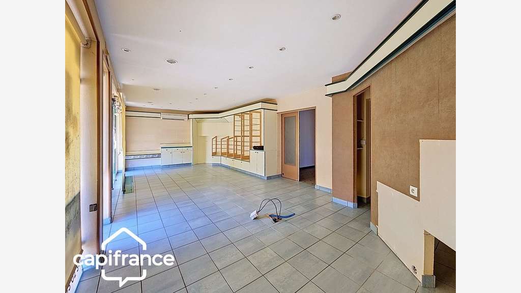 Local d'activité 260m² + logement 132m² à Thouars