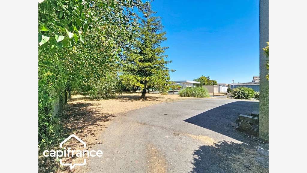 Local d'activité 260m² + logement 132m² à Thouars