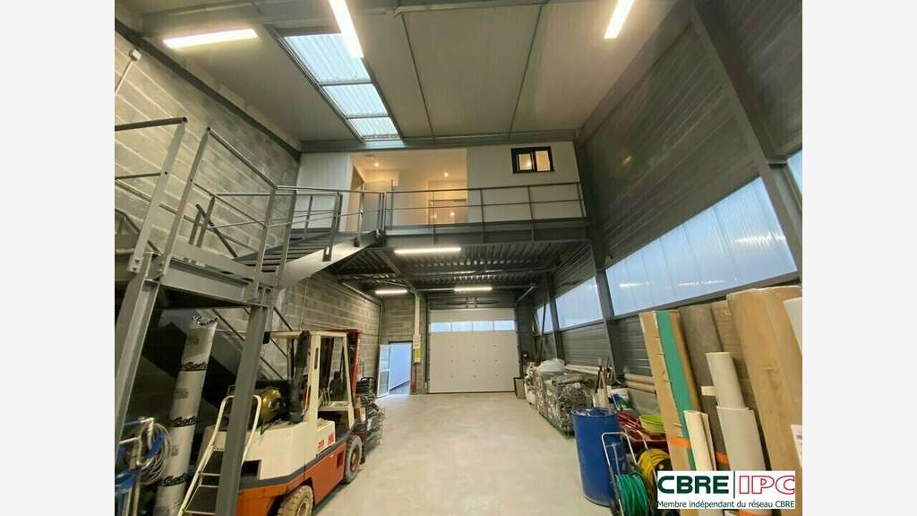 Vente local d'activités 144m² à Villefranque