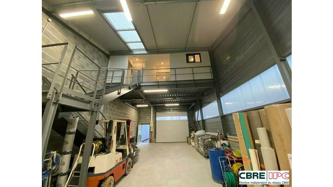 Vente local d'activités 144m² à Villefranque