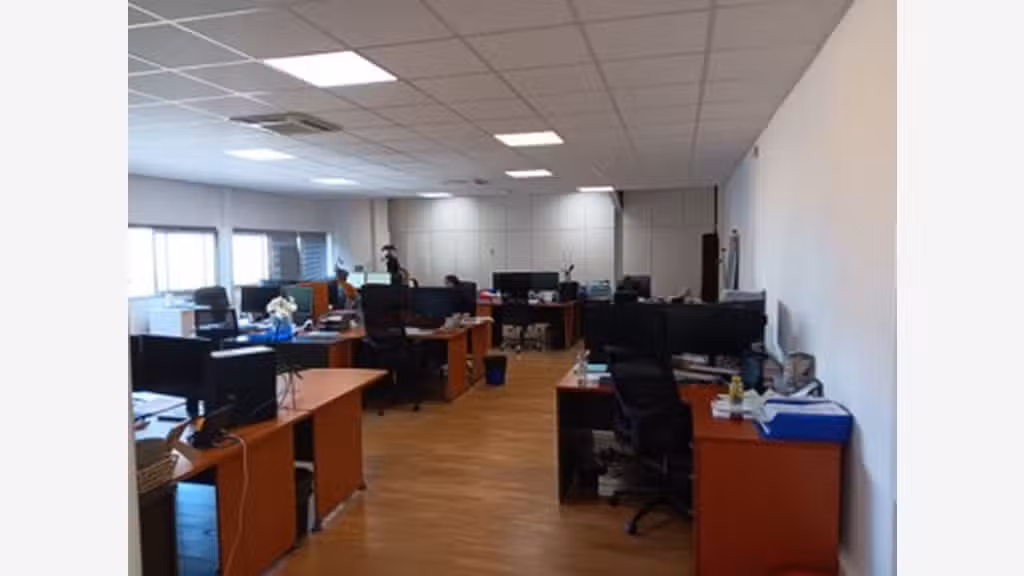 Local d'activité et bureaux à Vendre