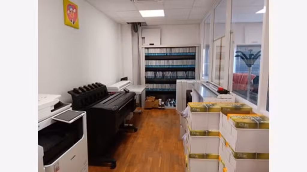 Local d'activité et bureaux à Vendre
