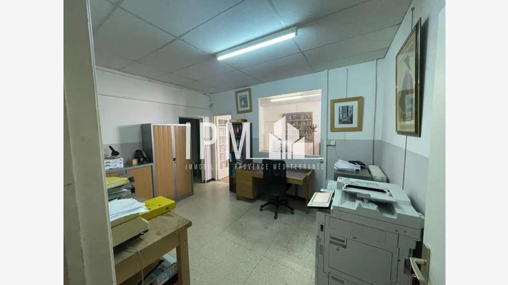 A vendre local d'activités 627m² Marseille 8ème