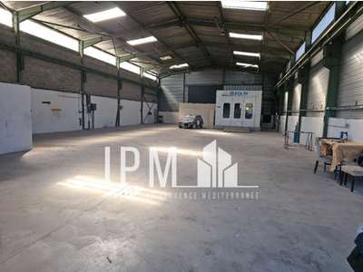 A vendre local d'activités de 930m² à Pertuis  