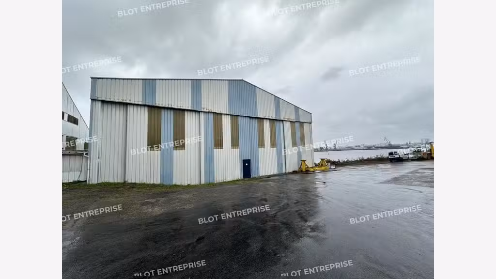 A vendre bâtiment 3150m² face à la Rade de Lorient